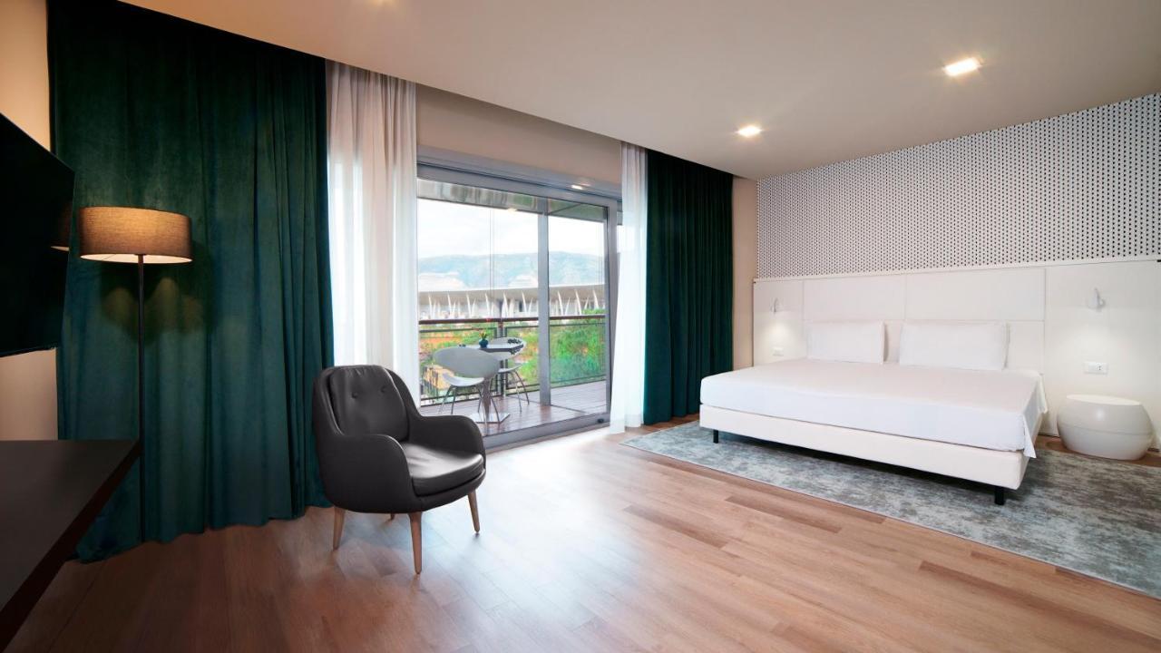 Holiday Inn Nola - Naples Vulcano Buono By Ihg Eksteriør billede