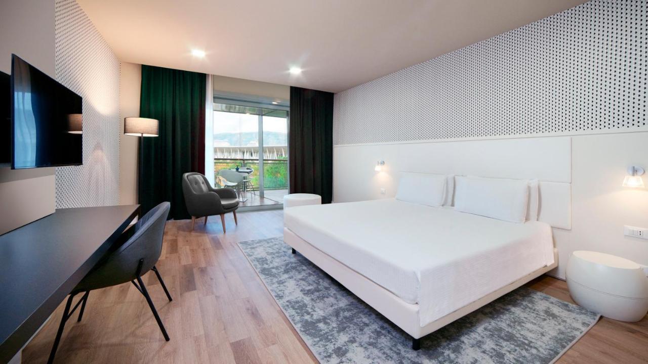Holiday Inn Nola - Naples Vulcano Buono By Ihg Eksteriør billede